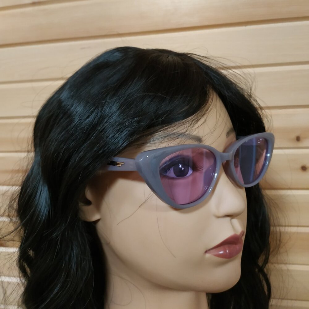 Retro Cat-Eye Sunglasses with Purple Tint